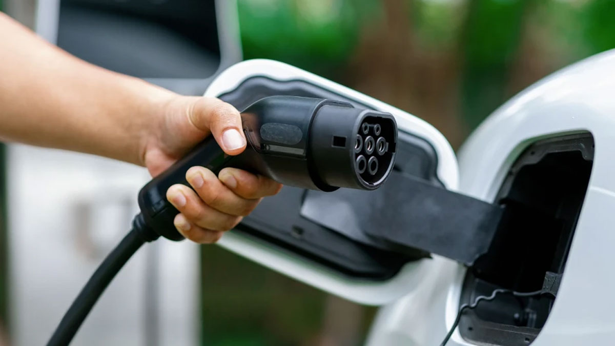 Evlere kurulan elektrikli araç şarj istasyonlarında mevzuat uyarısı: 840 Bin TL 'kaçak' cezası kesildi