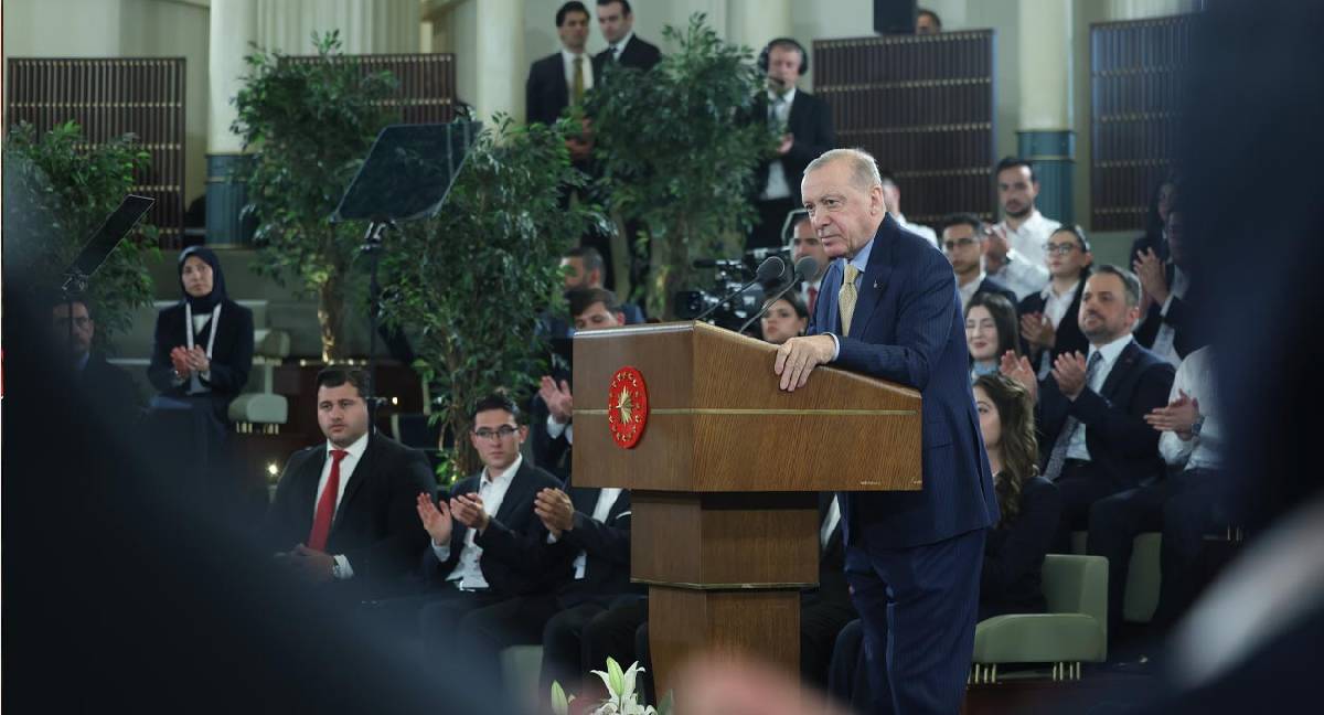 Erdoğan gençler ve milli sporcularla bir araya geldi: Sosyal medya en büyük sorun