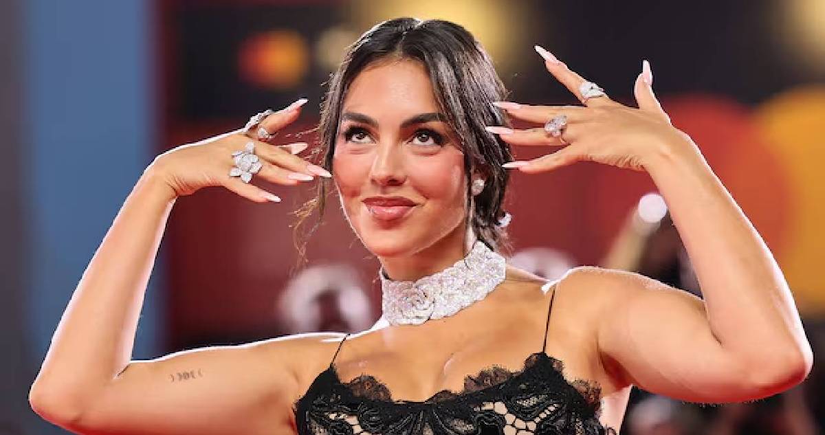 Saatler içinde büyük imaj değişikliği: Georgina Rodriguez önce sarışın sonra esmer haliyle dikkat çekti