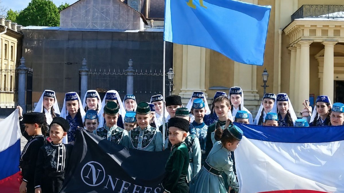 St. Petersburg’da Kırım Tatar bayrağı nedeniyle gözaltı: Çocuk topluluğunun gösterisi iptal edildi