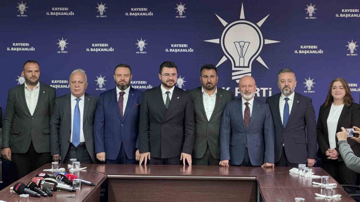 Yeniden Refah’tan istifa eden 4 meclis üyesi AK Parti’ye katıldı
