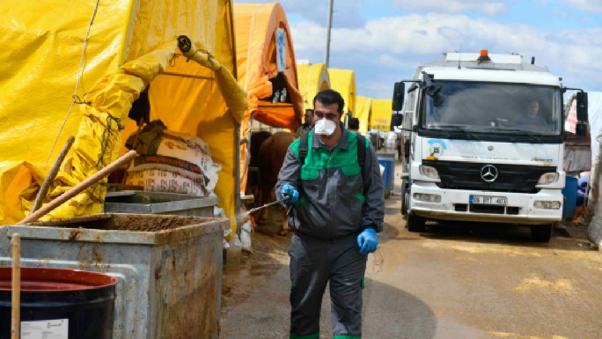 Kurban satış alanlarında sıkı denetim ve ilaçlama seferberliği