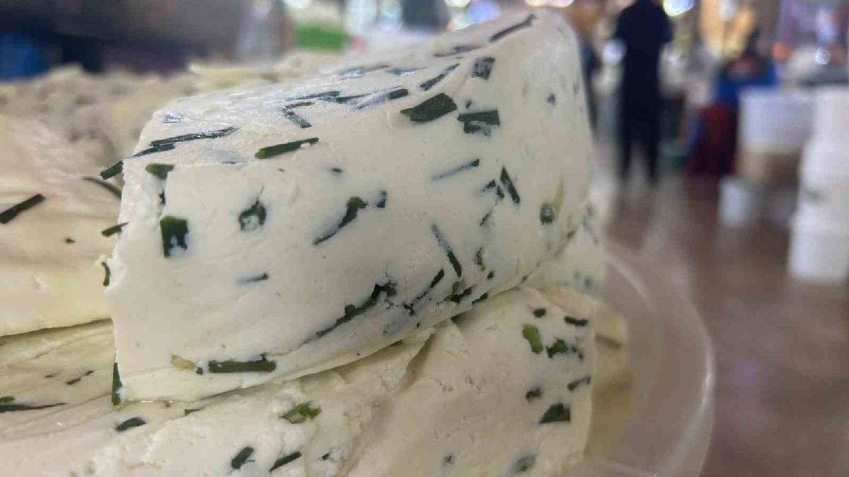 Sezon erken açıldı, yağışlar bereket getirdi! Taze otlu peynir 400 TL’ye tezgahta