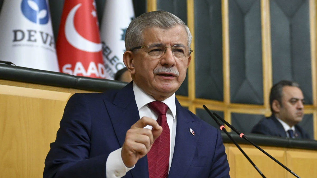 Davutoğlu mutlak butlan kararını eleştirdi: Siyaseti dizayn etme çabası