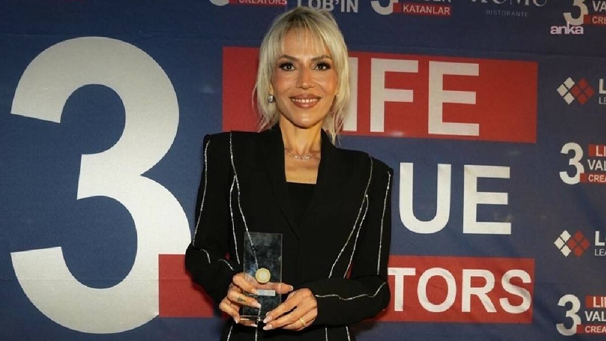 Dil Bilimleri Onur Ödülü Derya Şahin'e verildi