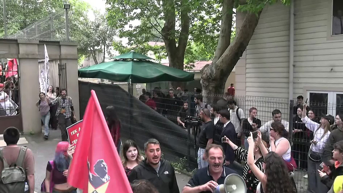 Bilgi Üniversitesi’nin kapatılması protesto edildi