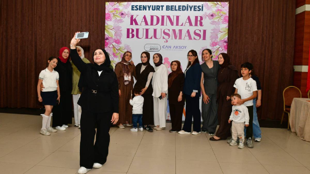Esenyurt’ta kadınlara moral ve eğlence dolu buluşma