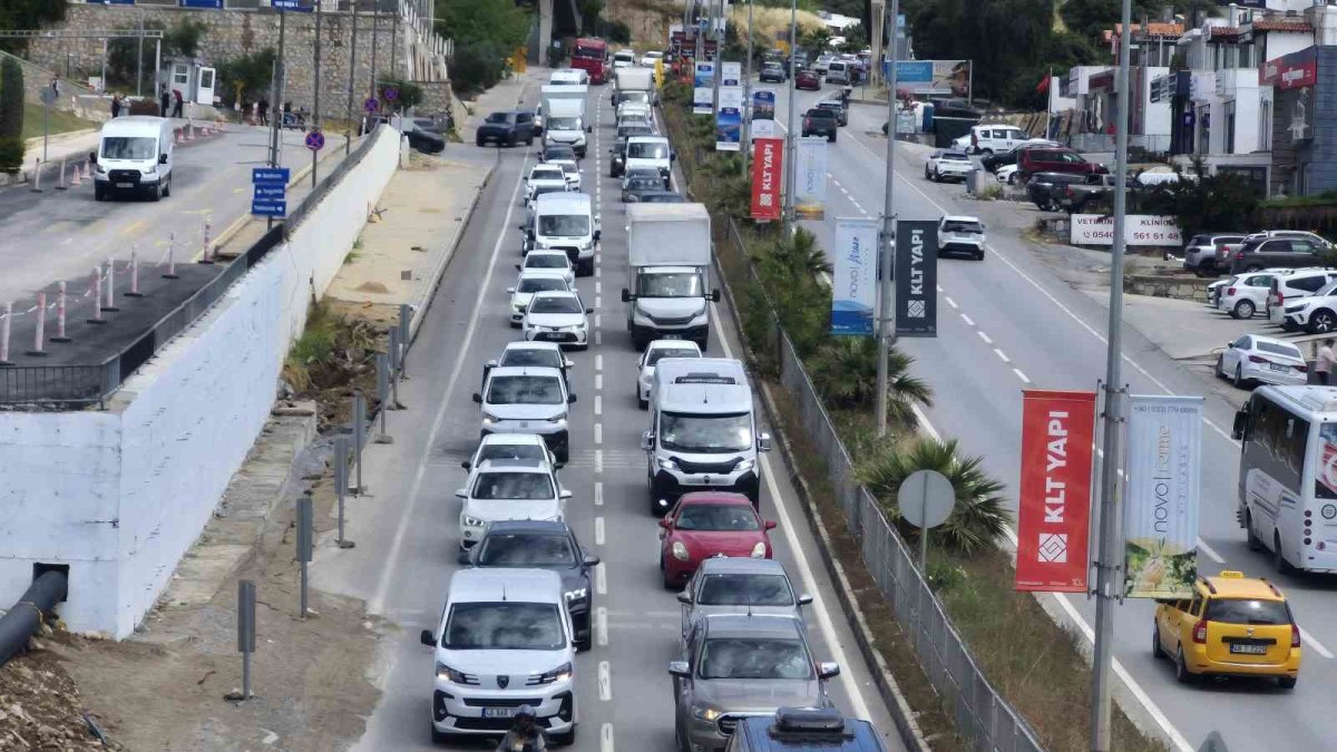 Bodrum’a 24 saatte 20 bin araç giriş yaptı