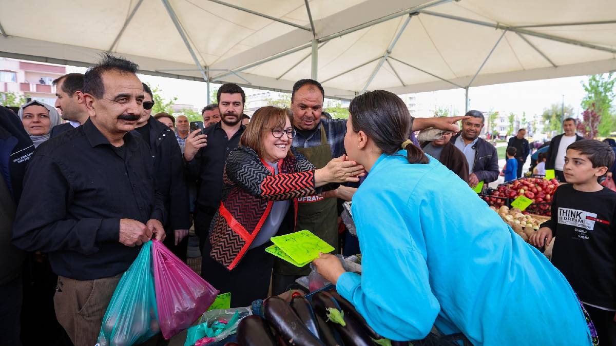 Başkan Fatma Şahin, 25 Aralık Mahallesi sakinleriyle bayramlaştı