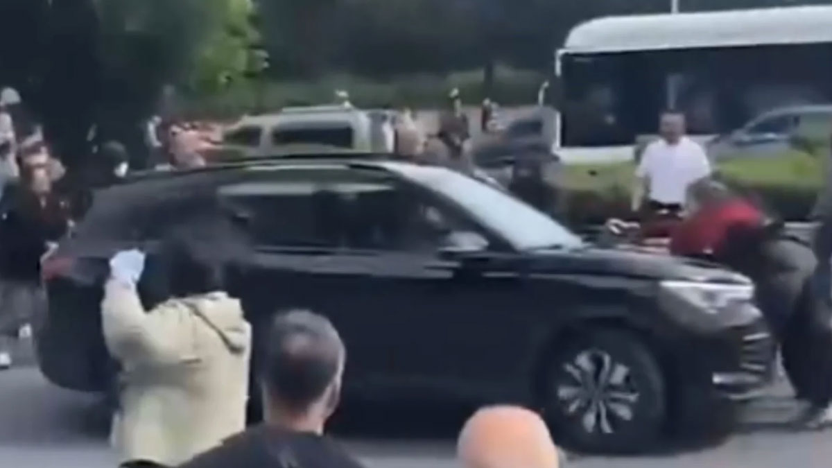 CHP yürüyüşünde korku dolu anlar: Kalabalığın arasına daldı, kadını ezip kaçtı