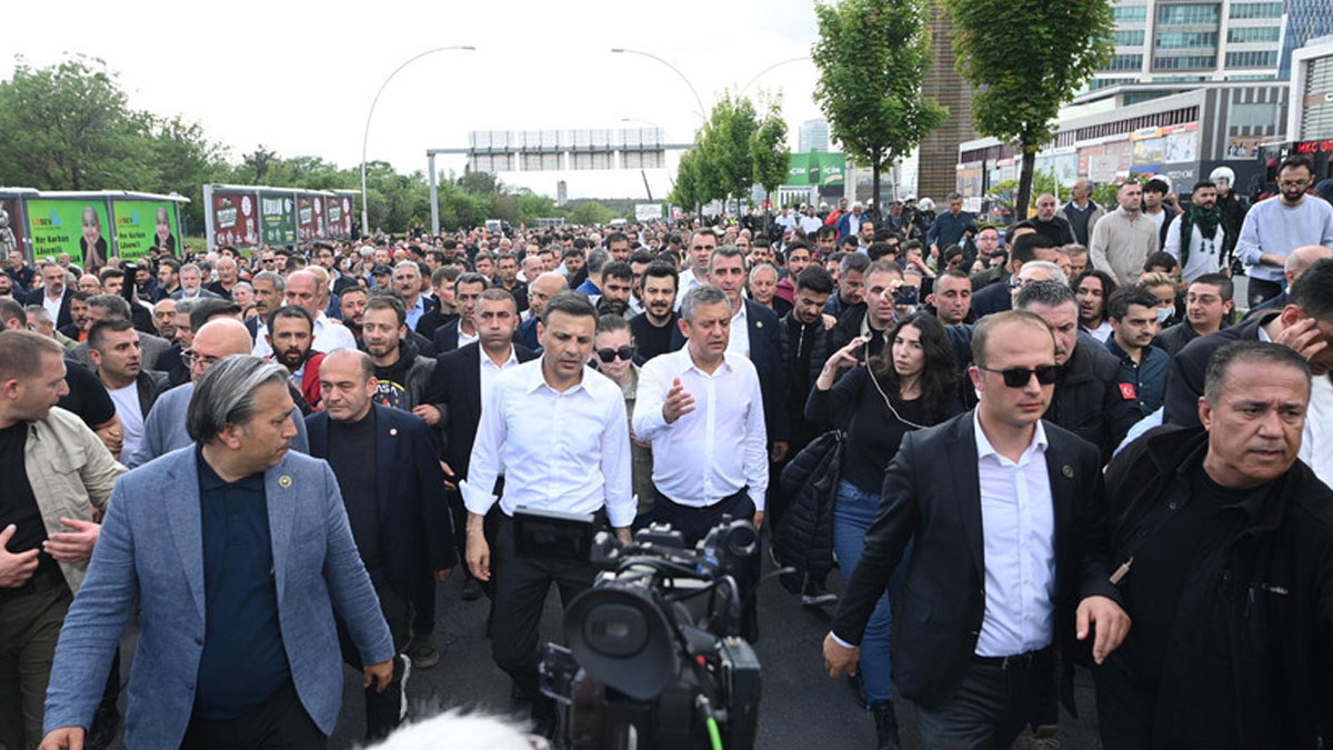 TOMA'nın üstünden seslenen Özel: Parti fiilen kapatıldı, yeniden açacağız