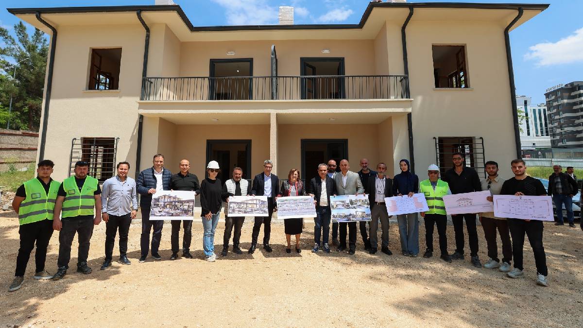 Başkan Şahin, TCDD lojmanlarının restorasyon çalışmalarını inceledi