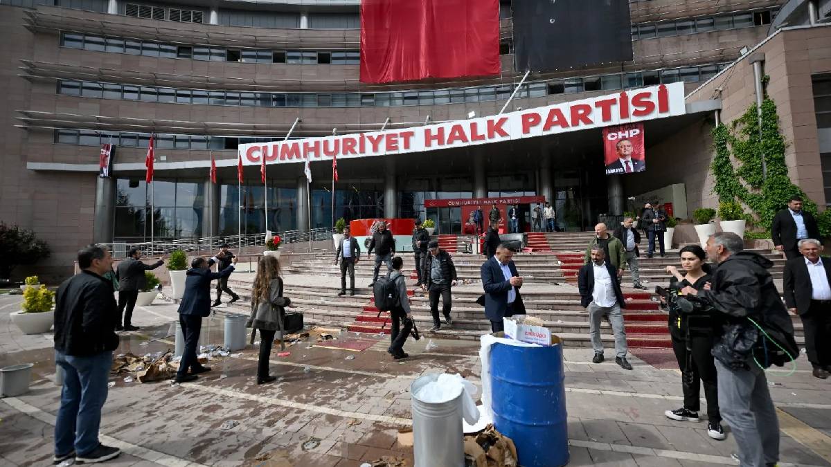 TIME’dan CHP krizi analizi: Türkiye’nin kırılgan demokrasisi yeni bir sınavdan geçiyor