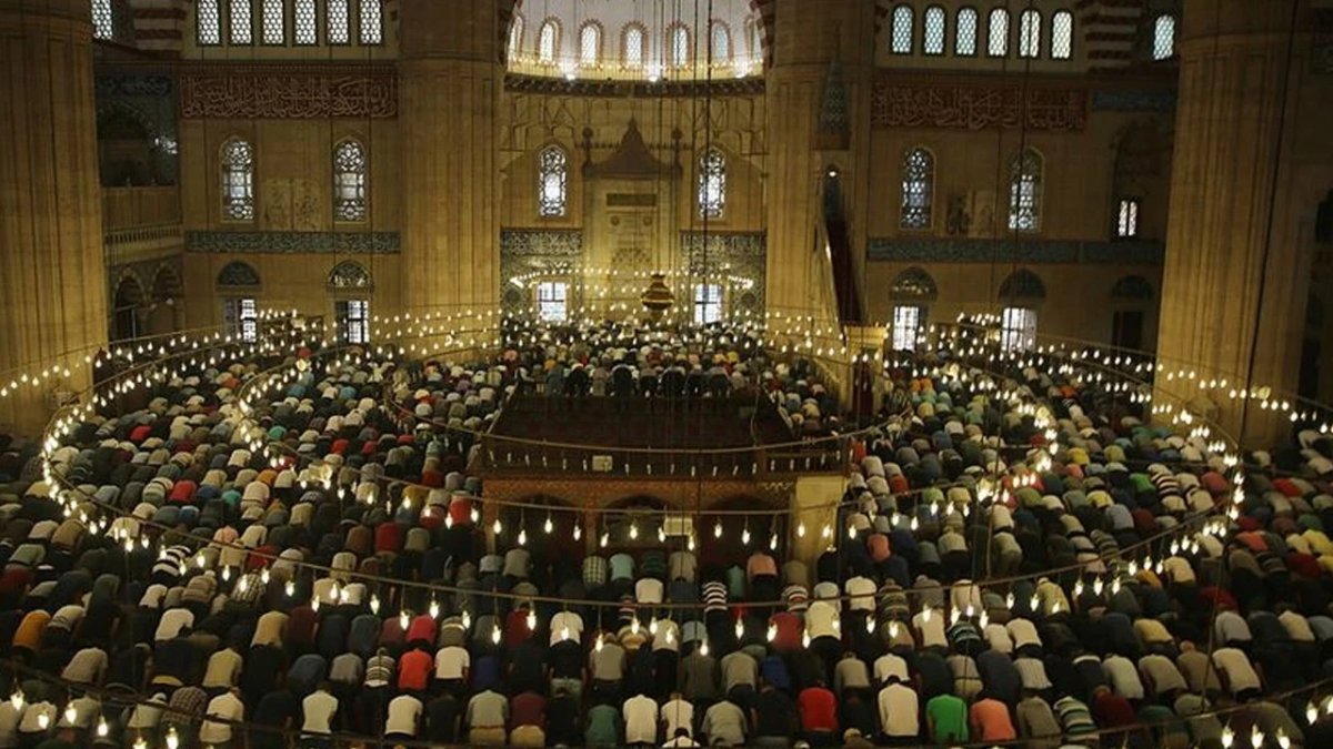 2026 İzmir Kurban Bayramı namazı saat kaçta? Diyanet takvimi ile İzmir Kurban Bayramı namazı vakti belli oldu