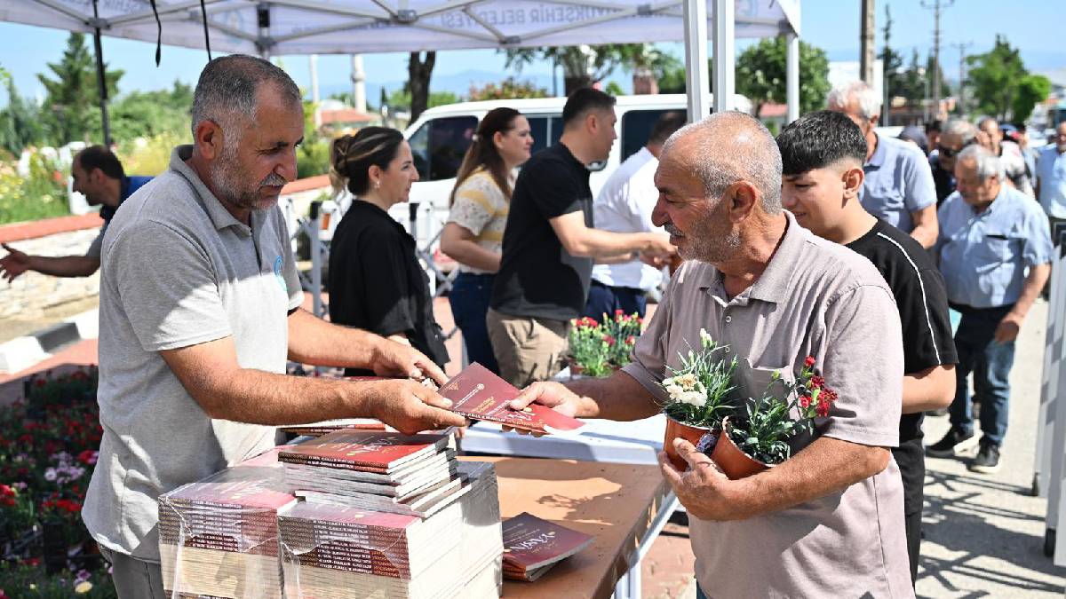 Büyükşehir’den mezarlıklarda bayram öncesi anlamlı hizmet