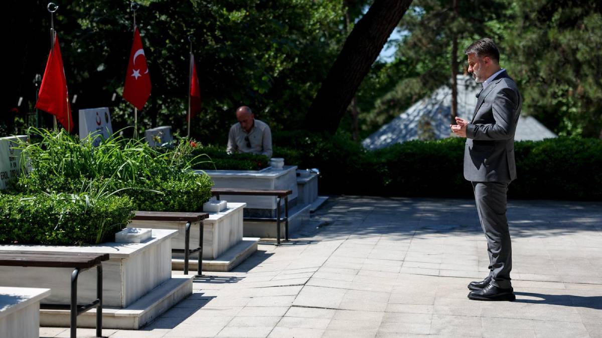 Başkan Vekili Şahin Biba’dan şehitlik ve esnaf ziyareti