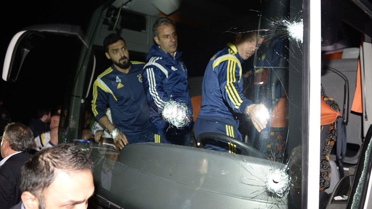 Akın Gürlek açıkladı: Fenerbahçe otobüsüne yapılan saldırı yeniden incelenecek