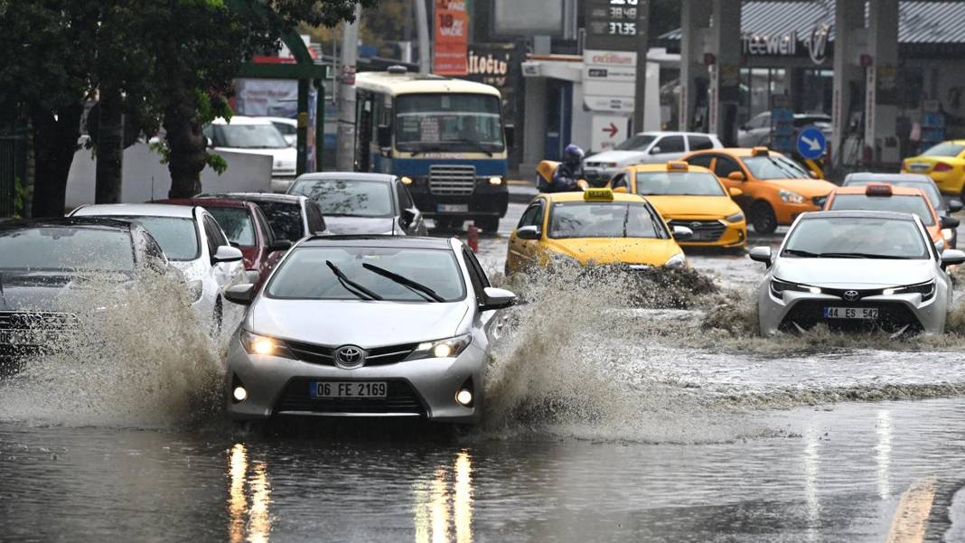 İçişleri Bakanlığı'ndan kritik hava uyarısı: Yarın çok sayıda kentte sağanak bekleniyor