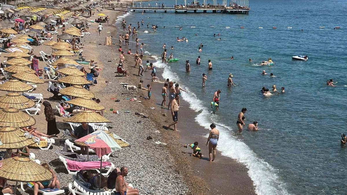 Bodrum'da bayramın ilk günü sahiller doldu