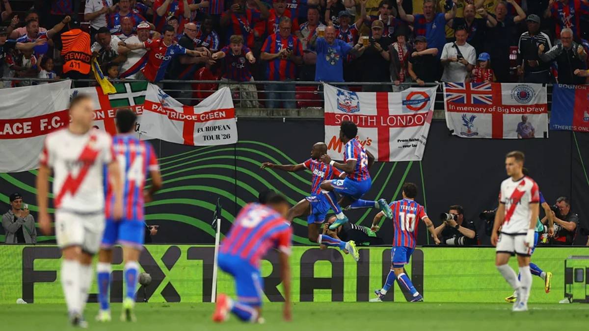 Crystal Palace Konferans Ligi'nin şampiyonu oldu