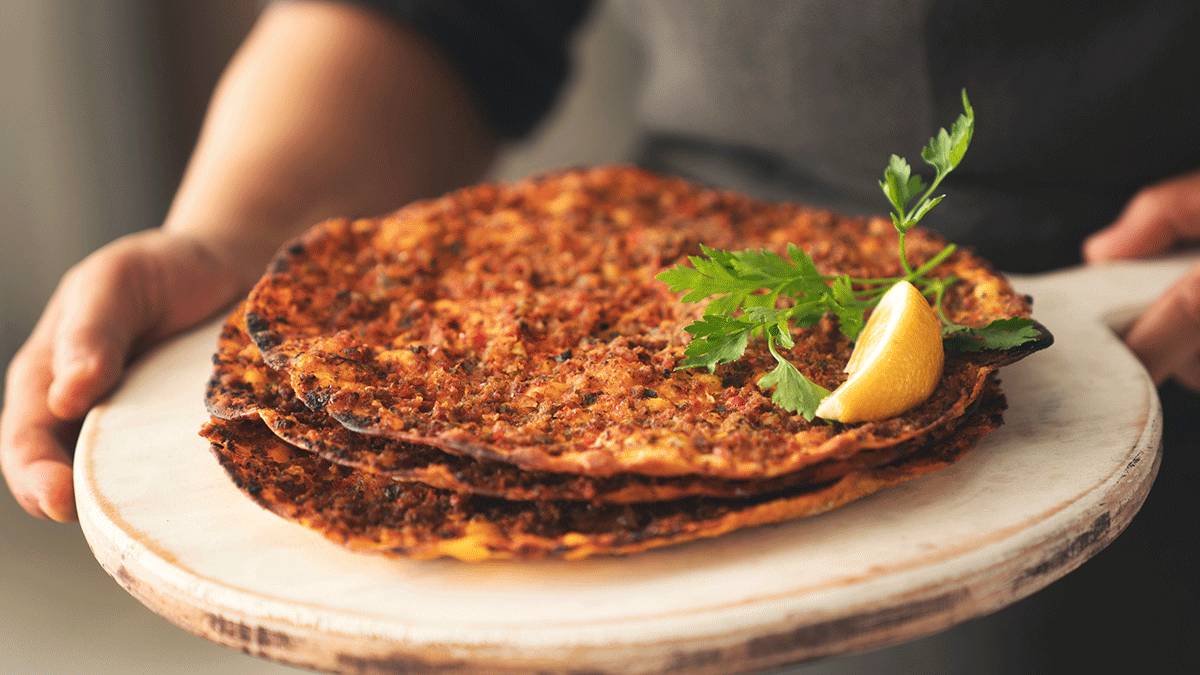 Fethiye’de bin 450 liraya lahmacun satan işletmeye ceza