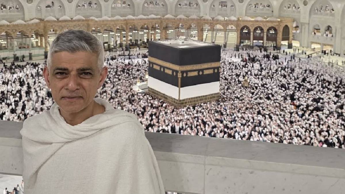 Londra Belediye Başkanı Sadiq Khan hac ibadeti için kutsal topraklarda
