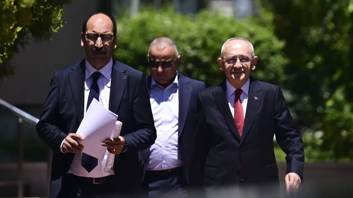 Kılıçdaroğlu 2,5 yıl sonra CHP Genel Merkezi'nde