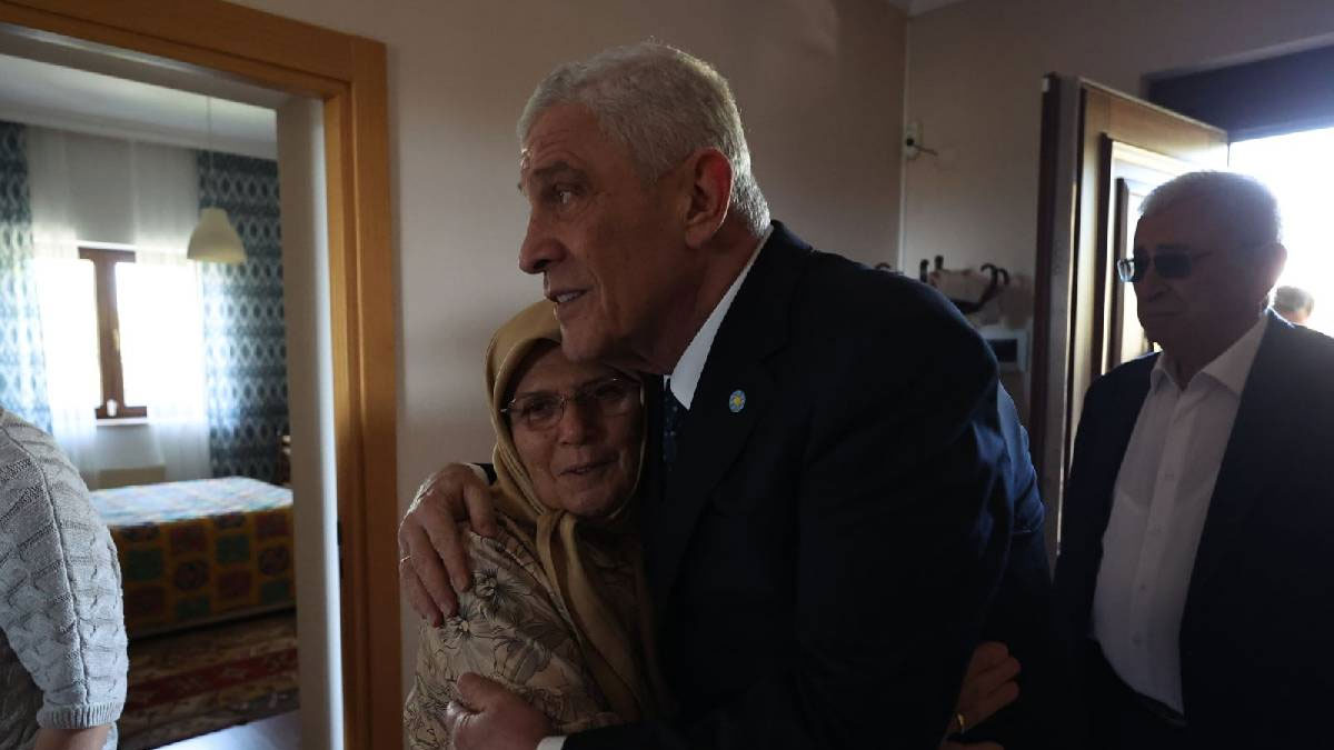 Müsavat Dervişoğlu’ndan İmamoğlu ailesine bayram ziyareti