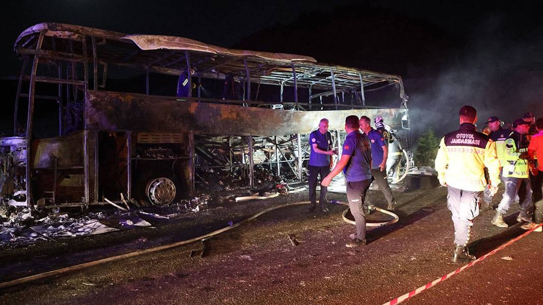 Denizli'de can pazarı: Yolcu otobüsü alev aldı, 8 ölü, 33 yaralı