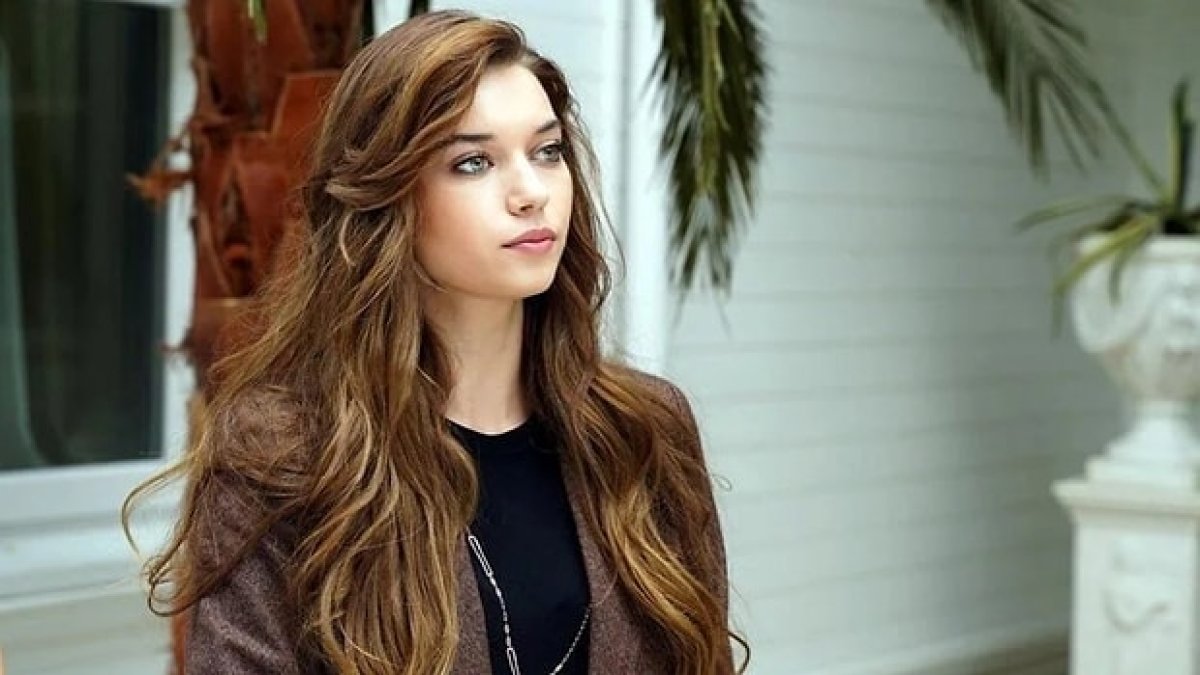 Afra Saraçoğlu ABİ dizisinden neden ayrıldı? İlk açıklama geldi!