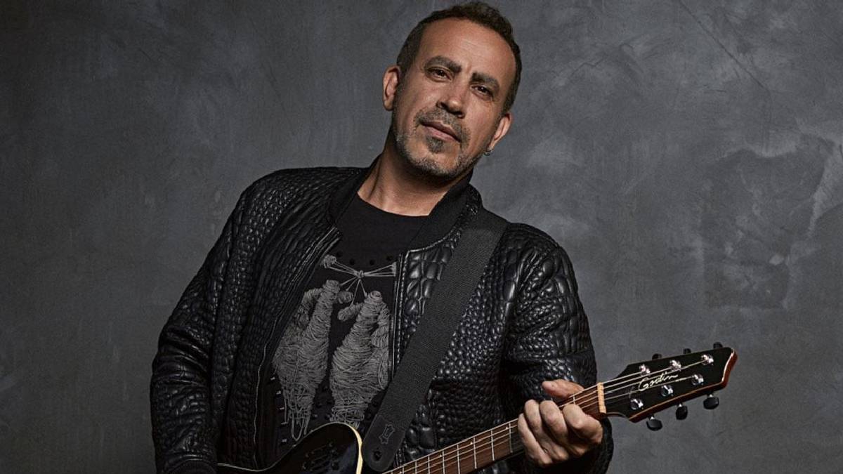 Taburcu edilen Haluk Levent konser sırasında rahatsızlandı