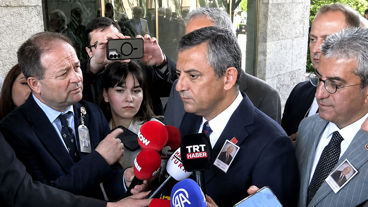 Özgür Özel: Kurultay için ilk imza atıldı