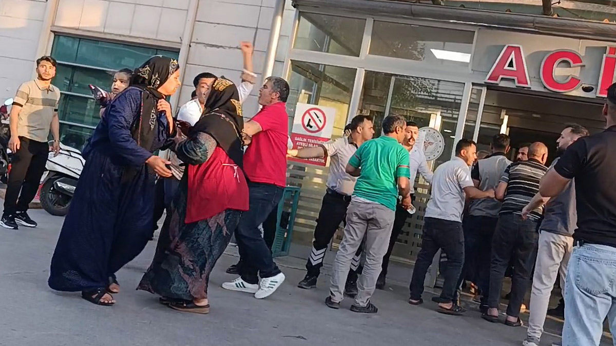 Şanlıurfa'da feci kaza! 3 yaşındaki çocuk hayatını kaybetti, hastaneye giden sürücü darp edildi