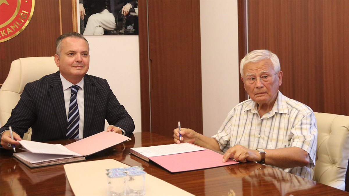 Annesine verdiği sözü tuttu: 500 milyon liralık bina ve arsasını eğitime bağışladı