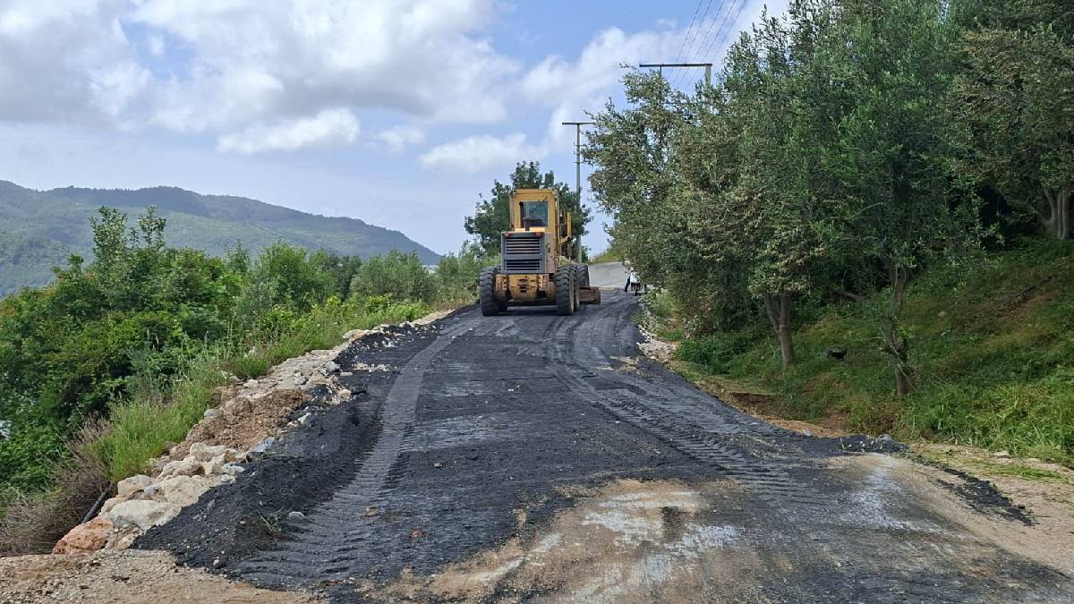 Alanya kırsalında yol bakımları sürüyor