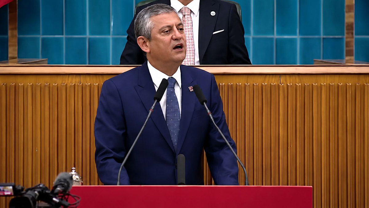 Son dakika! CHP grup toplantısı başladı, Özgür Özel konuşuyor: Dostu düşmanı birbirinden ayırmakta ustalaştık