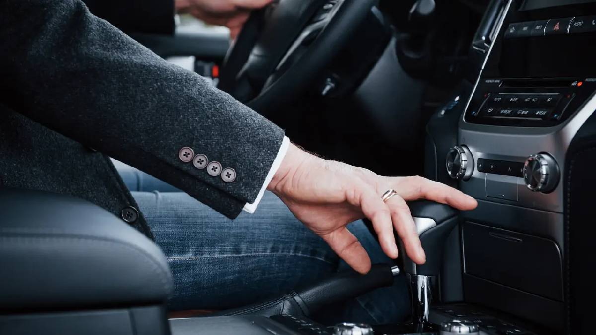 Otomatik vites aracı olanlara SlashGear’dan büyük tüyo! Arabanın ömrünü 2 kat artırıyor