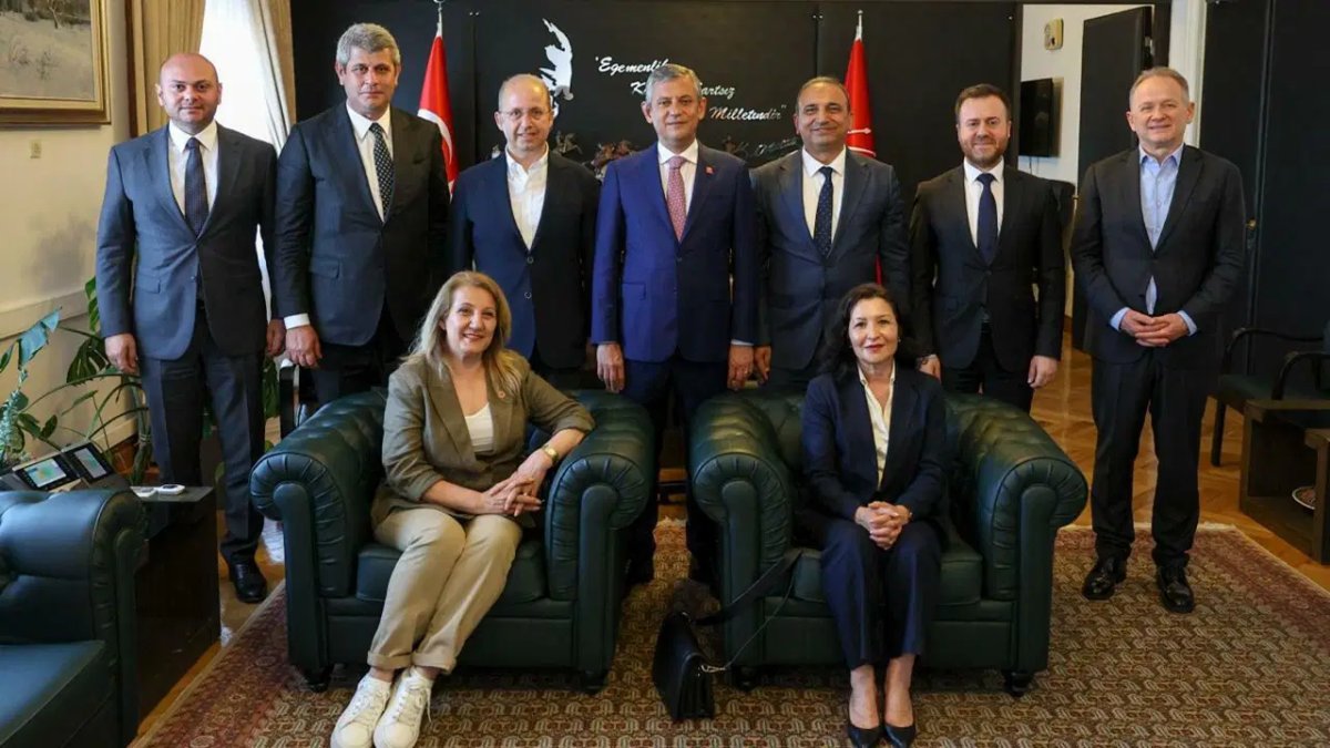 İBB CHP Grubu’ndan TBMM’de Özel’e tam destek