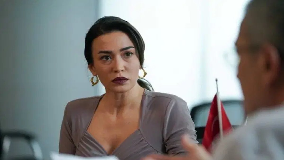 Ecem Özkaya'nın sevgilisi Barış Atay mı? Suadiye'den sonra Zürih'te yakalandılar: O paylaşımlar şifreli mi?