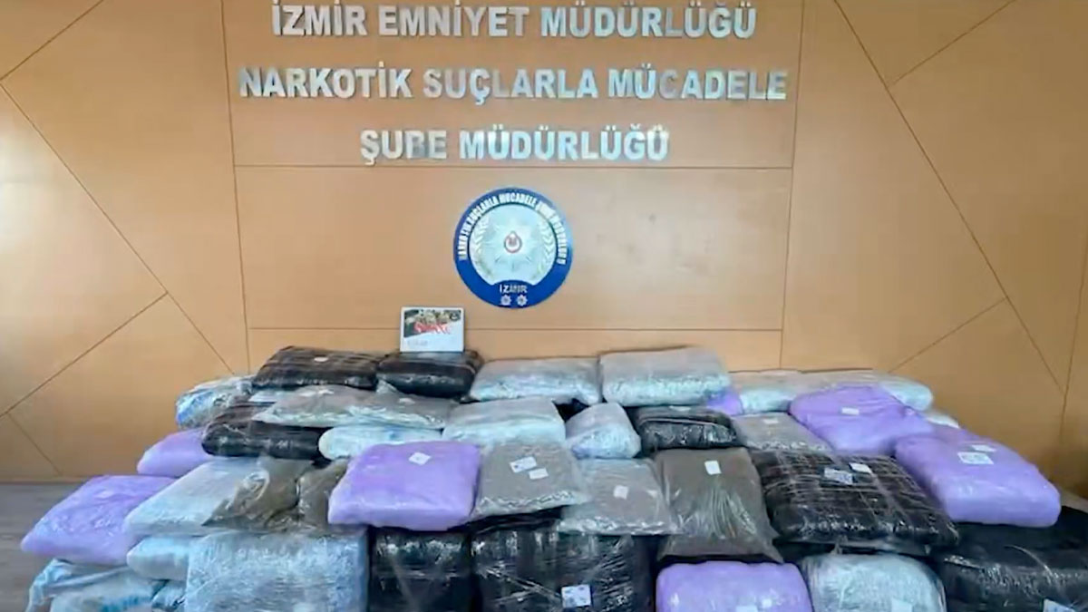 İzmir’de 371 kilogram uyuşturucu ele geçirildi