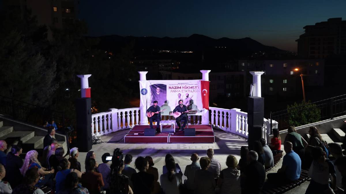 Nazım Hikmet'in dizeleri Karabağlar’ da yankılandı