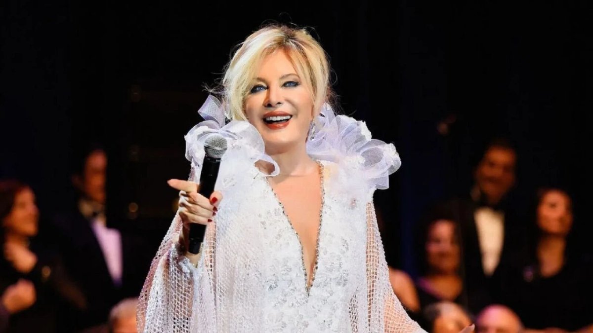 Emel Sayın'ın hastalığı ne, neden tedavi görüyor? Emel Sayın konserleri iptal mi oldu?