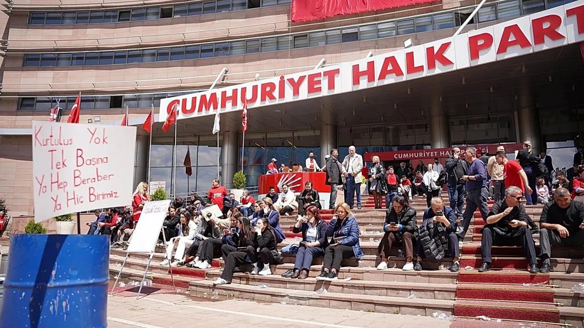 DEM Parti'den CHP'ye "demokratik çözüm" çağrısı: Bu kriz bir an önce aşılmalı