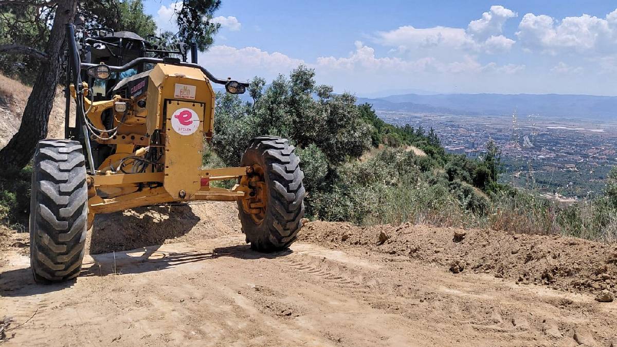 Kırsal mahallelerde yol temizlik ve tesviye atağı