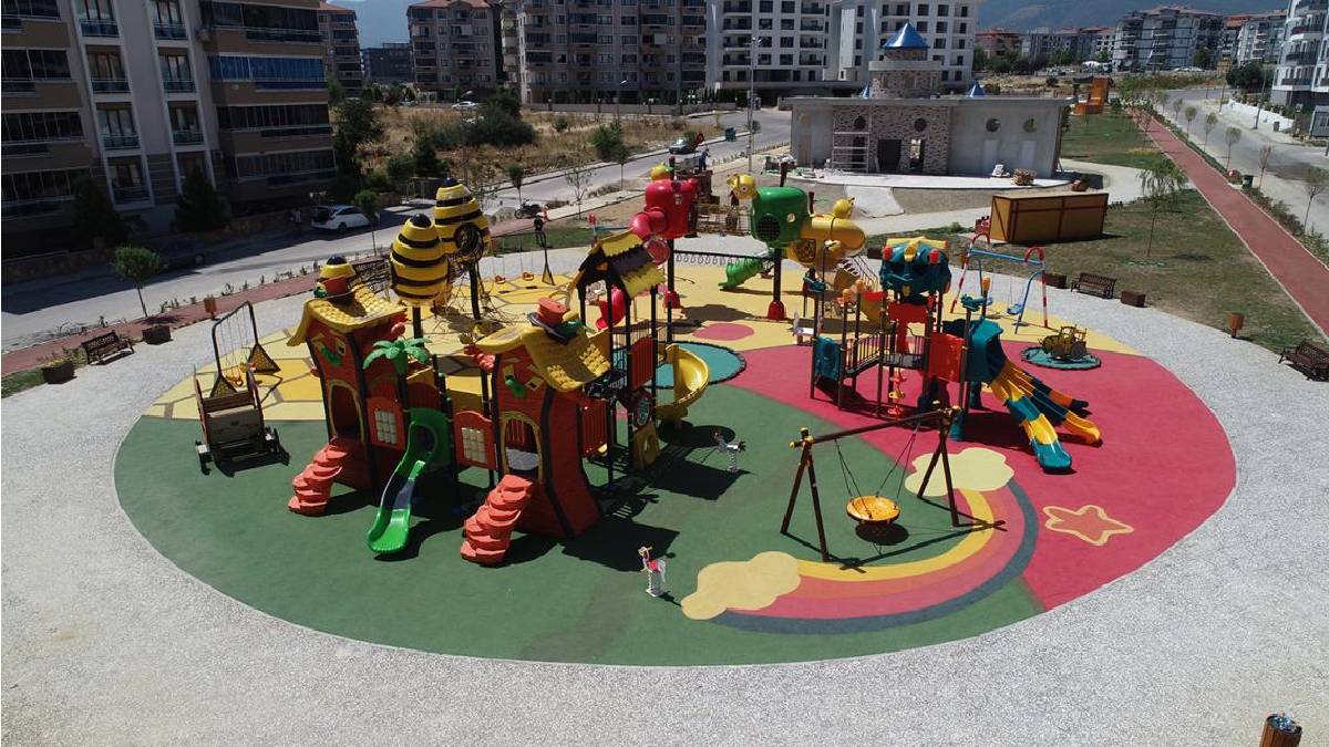 Merkezefendi Belediyesi parkları yaza hazır