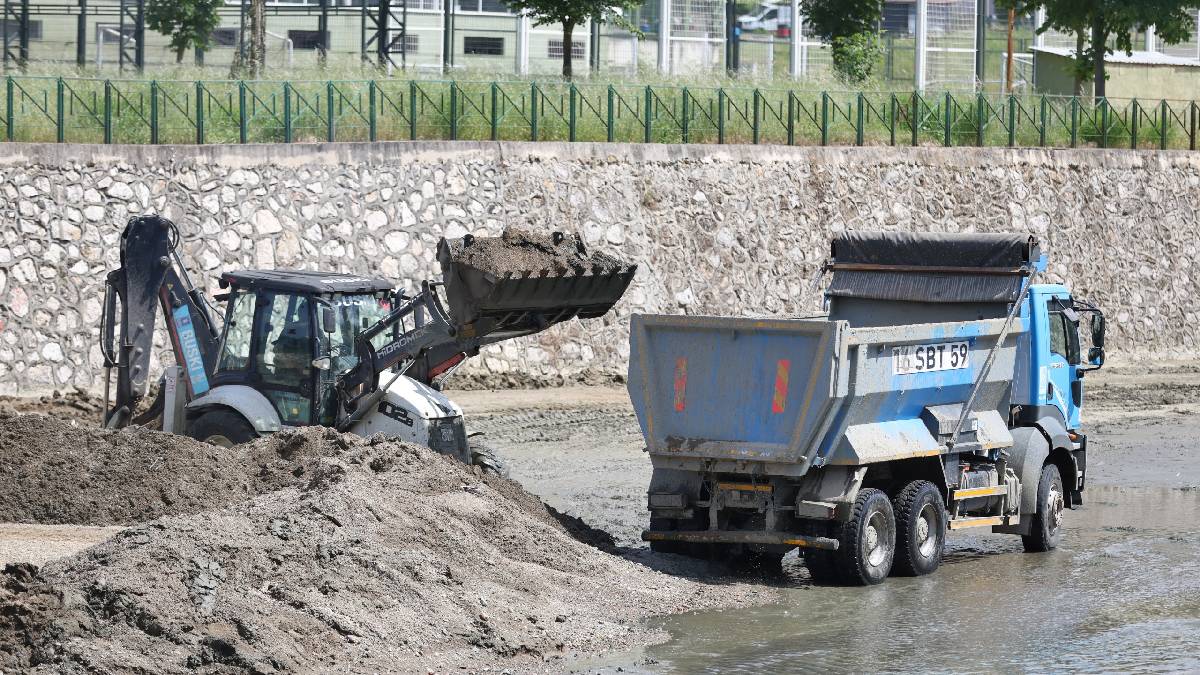 Bursa Büyükşehir’den Hüdavendigar'da dere temizliği