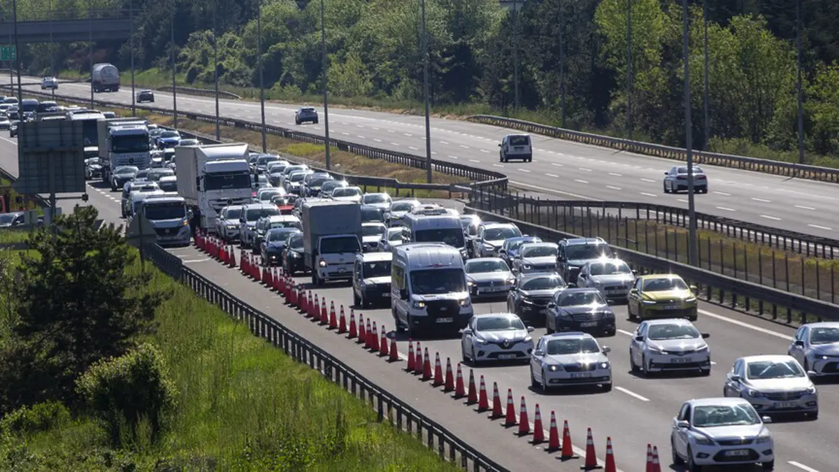 Kocaeli TEM Otoyolu İstanbul Yönü Trafiğe Kapatıldı