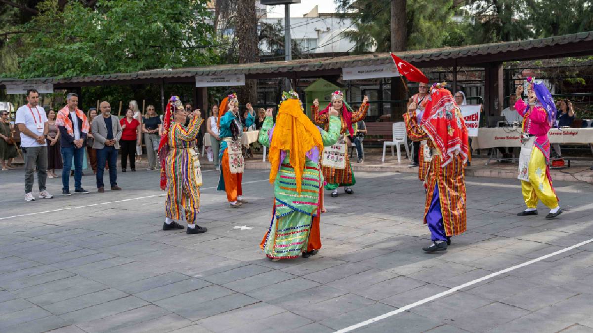 5. Bornova Halk Dansları Festivali coşkulu açılışla başladı