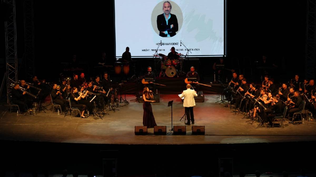 Edip Akbayram ve Volkan Konak şarkılarla anıldı