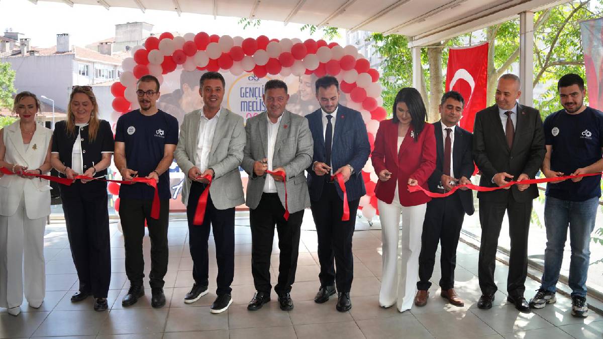 Başkan Sarıkurt: “Çorlumuz gençlerimizin fikirleriyle güzelleşecek”